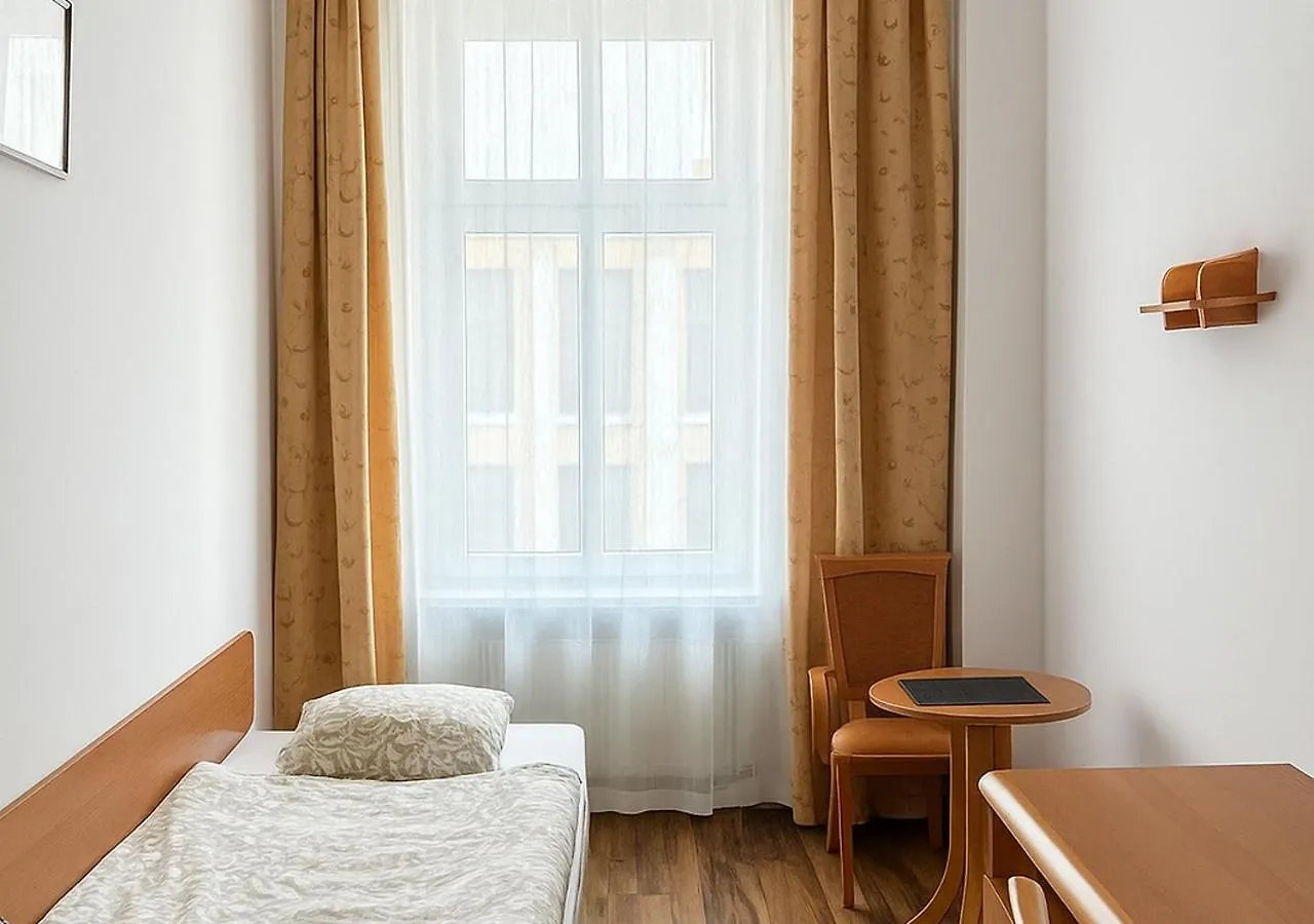 Babel Hostel, Dworzec Pkp, Rynek Wroclaw 0*,  Poland