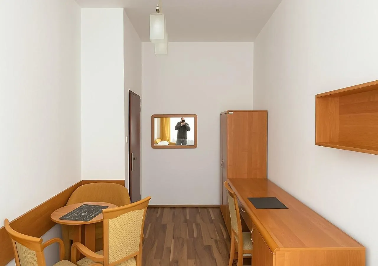 Babel Hostel, Dworzec Pkp, Rynek Wroclaw 0*,  Poland